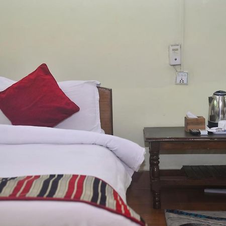 Unique Wild Resort Sauraha Bagian luar foto