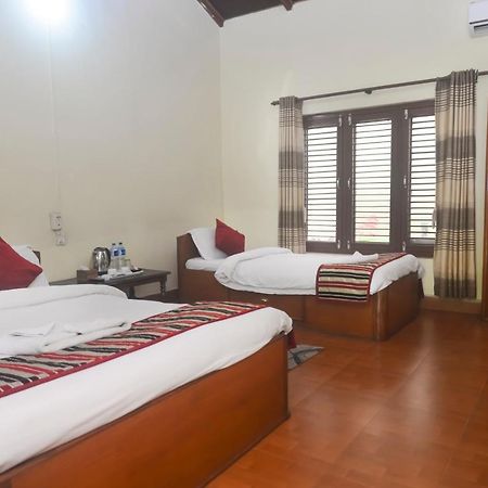Unique Wild Resort Sauraha Bagian luar foto