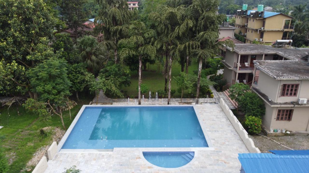 Unique Wild Resort Sauraha Bagian luar foto