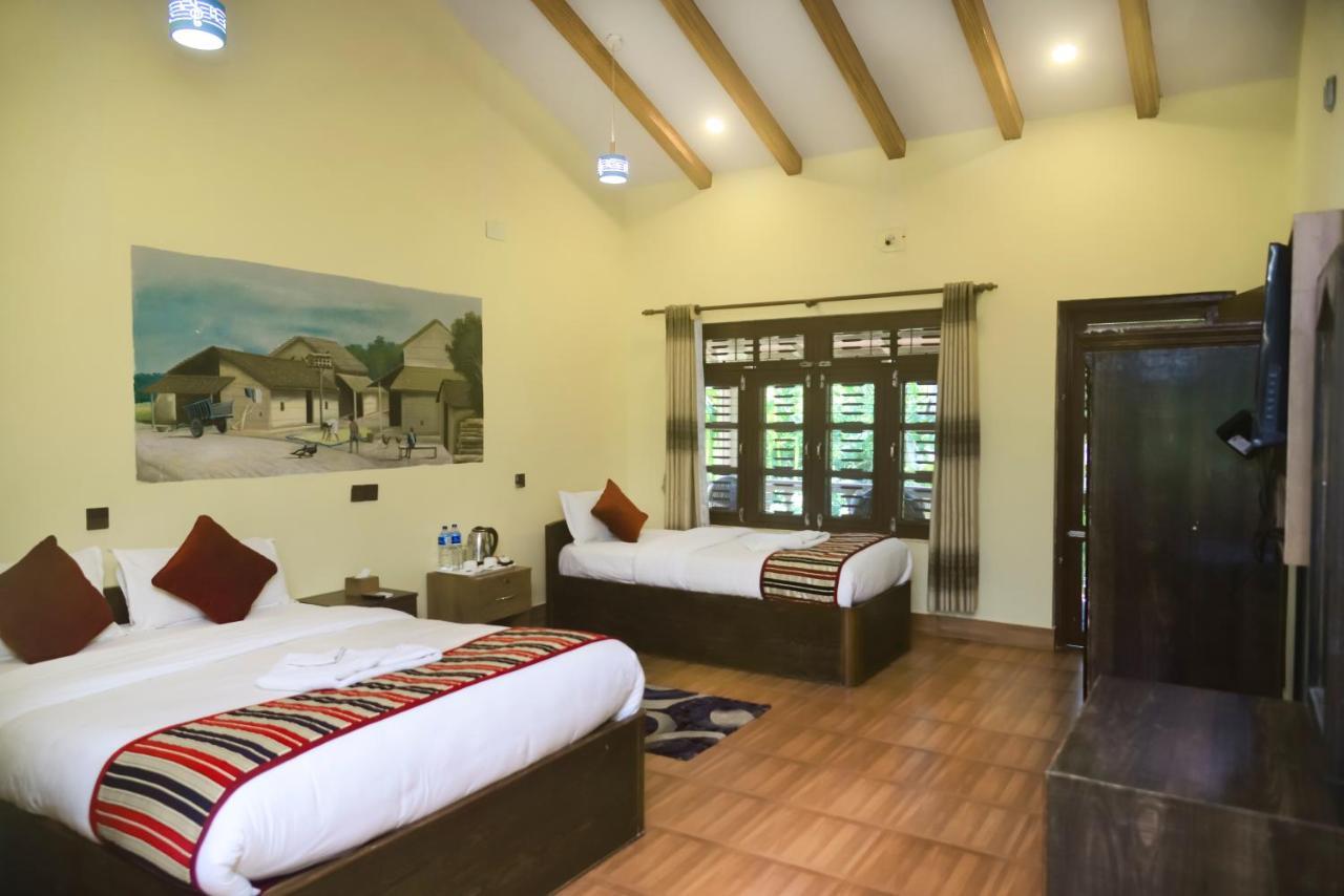 Unique Wild Resort Sauraha Bagian luar foto