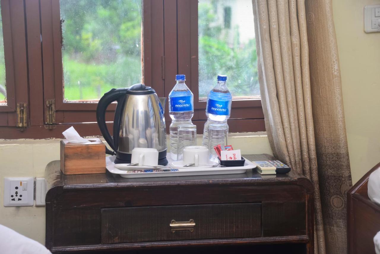 Unique Wild Resort Sauraha Bagian luar foto