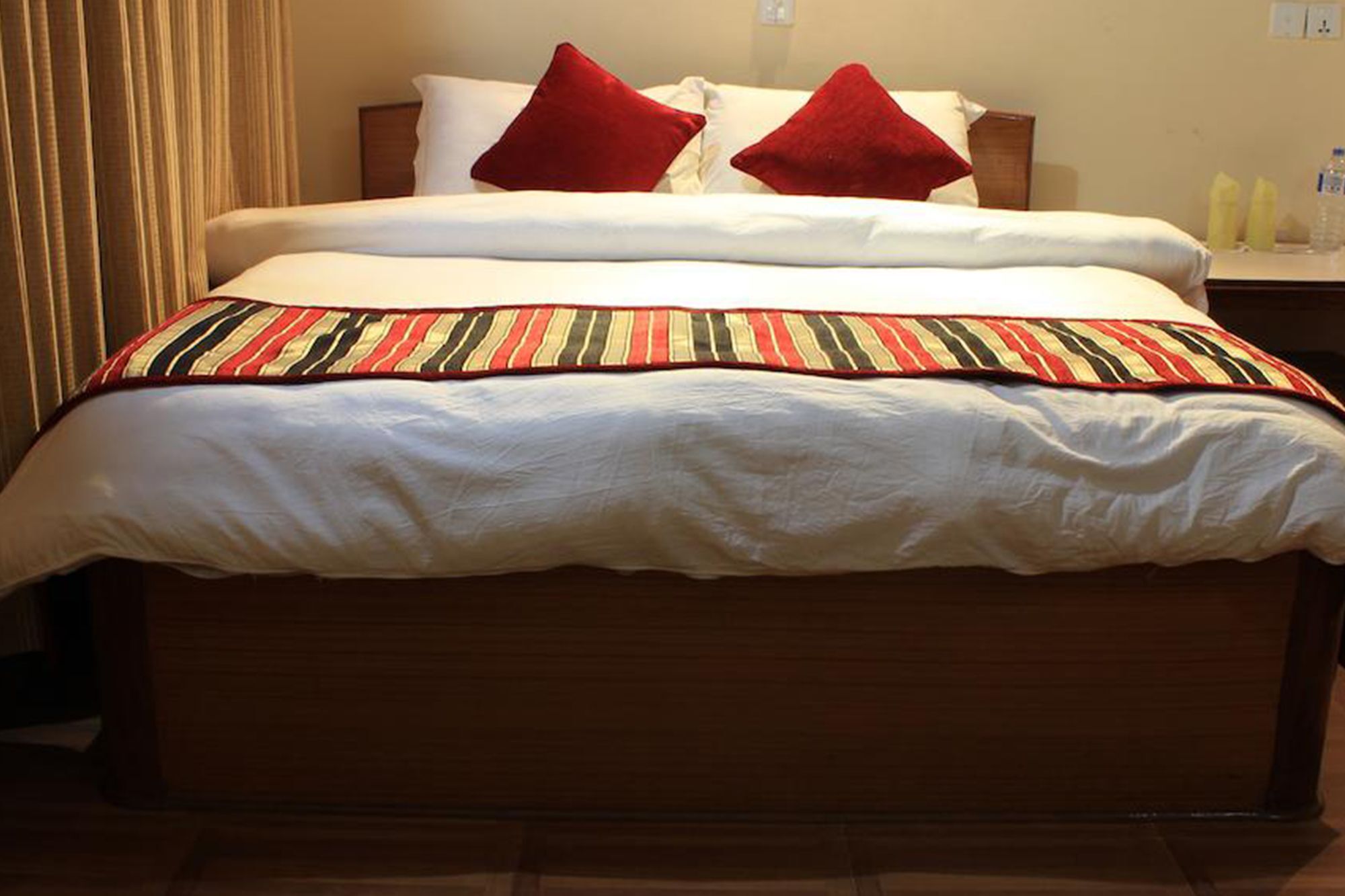 Unique Wild Resort Sauraha Bagian luar foto